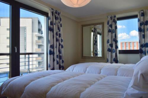 3 Bedroom Canal-side Apartment Sleeps 6