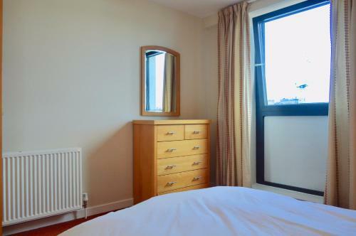 3 Bedroom Canal-side Apartment Sleeps 6