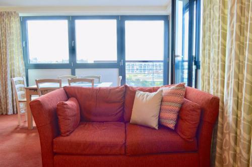 3 Bedroom Canal-side Apartment Sleeps 6