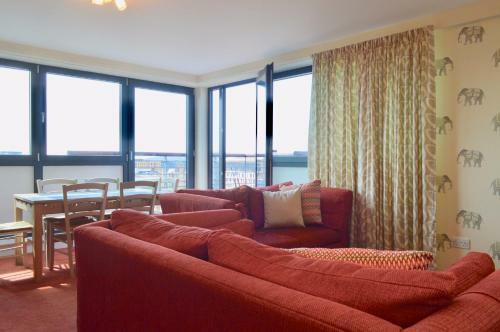 3 Bedroom Canal-side Apartment Sleeps 6