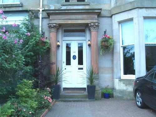 Hostal Clan Walker Guest House