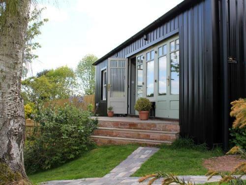 The Tin Barn, Newnham On Severn I