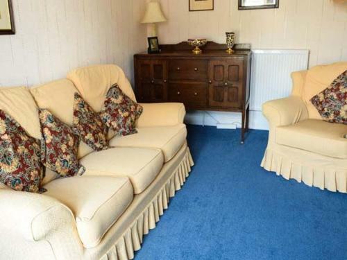 Holly Hoose