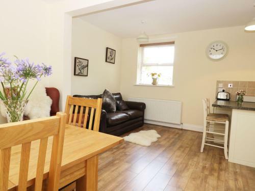 2 Moor Farm Cottages, Hull
