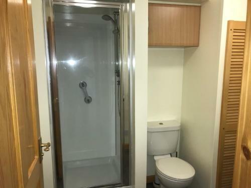 2 Varis Apartments