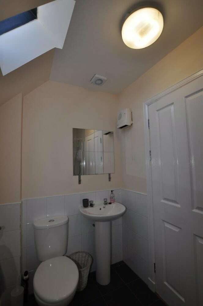 4 Varis Apartments