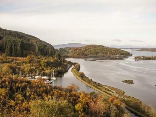 Ghleanna Beag (small Glen)