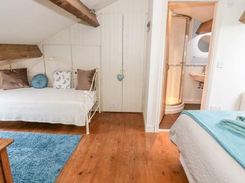Canalside Cottage
