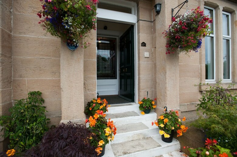 Bed & Breakfast Dean Park Guest House