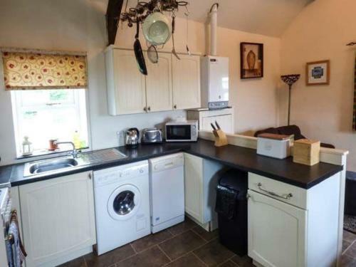 Bwthyn Yr Onnen (ash Cottage)