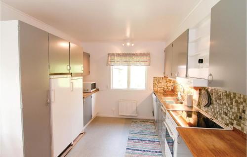 Holiday Home Hangvar Gullauser L�rbro