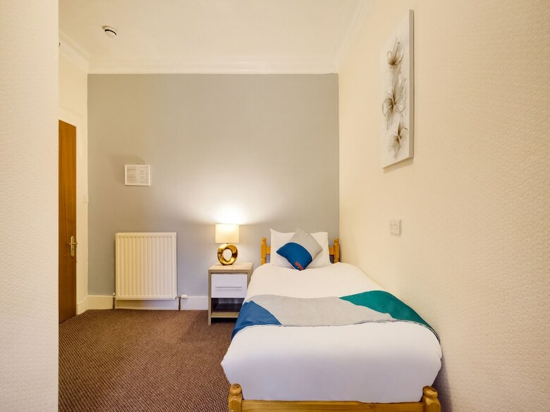 Hostal Oyo Eastbank Hotel