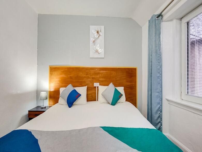 Hostal Oyo Eastbank Hotel