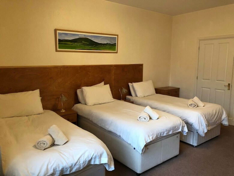 Hostal Oyo Eastbank Hotel