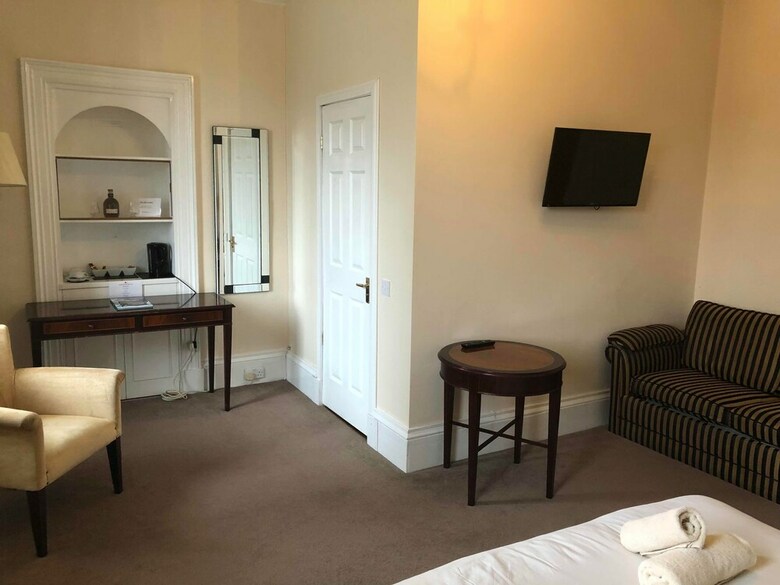 Hostal Oyo Eastbank Hotel