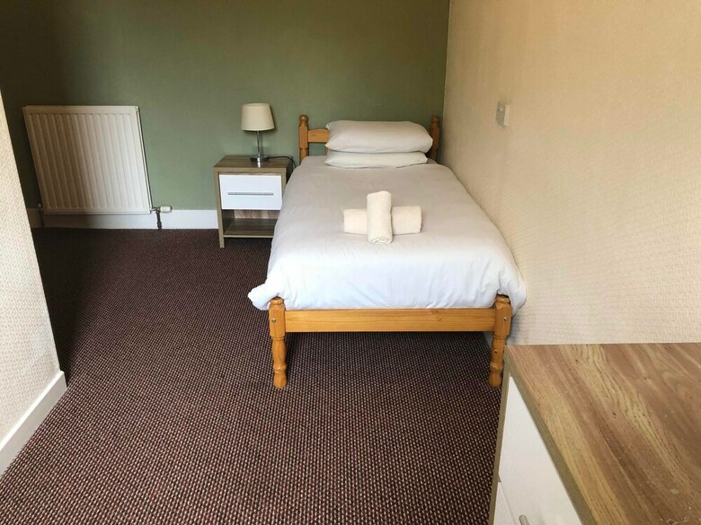 Hostal Oyo Eastbank Hotel