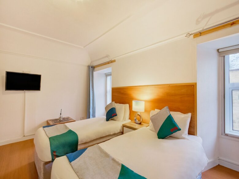 Hostal Oyo Eastbank Hotel