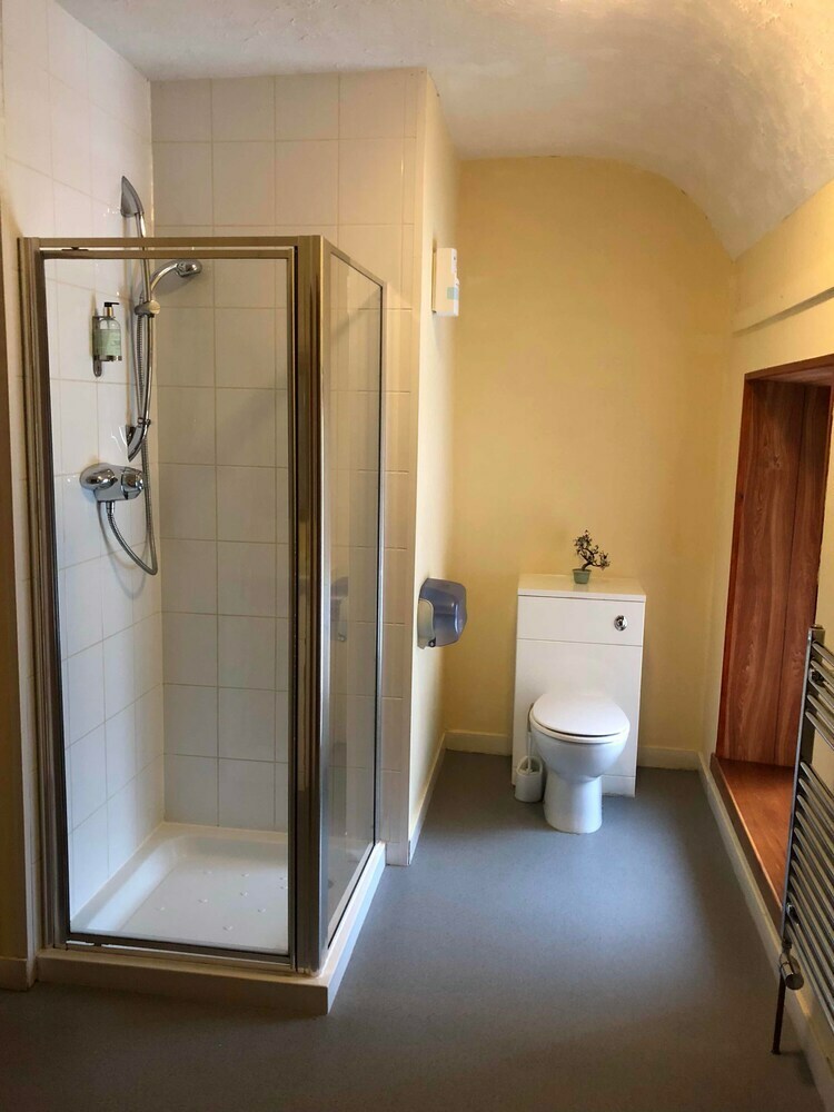 Hostal Oyo Eastbank Hotel