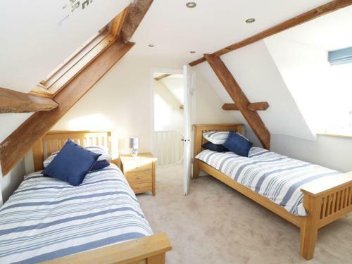 Avalon, Stonehouse