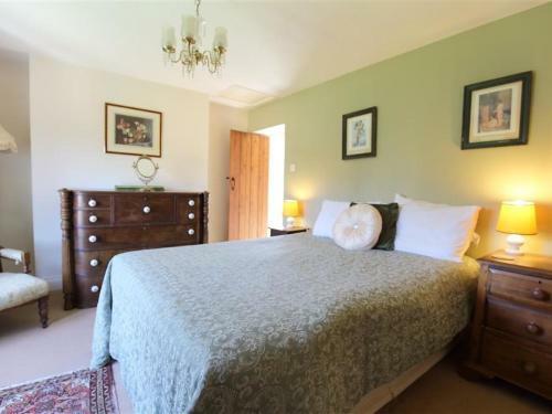 Rose Tree Cottage, Westbury On Severn