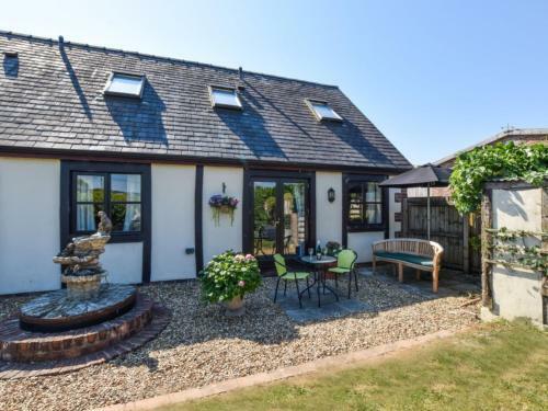 Holiday Home Bwthyn Bach