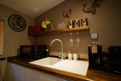 Lodge Luxurious Rural Cabin