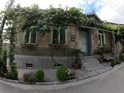 Hostal Host Family