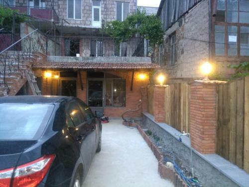 Hostal Guest To Lord Nakashidze