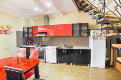 Hostal Guest To Lord Nakashidze
