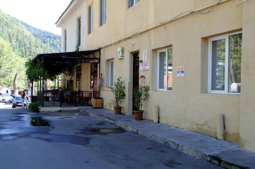 Hostal Hotel Natia
