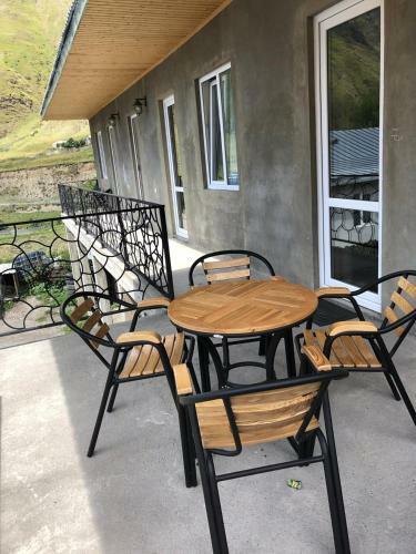 Hostal Traveler Kazbegi Guesthouse