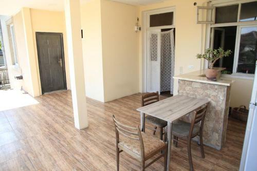 Hostal Guest House Ebralidze