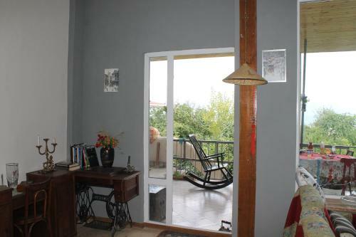 Hostal L House