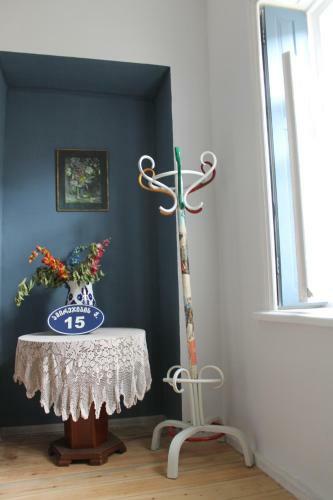 Hostal L House