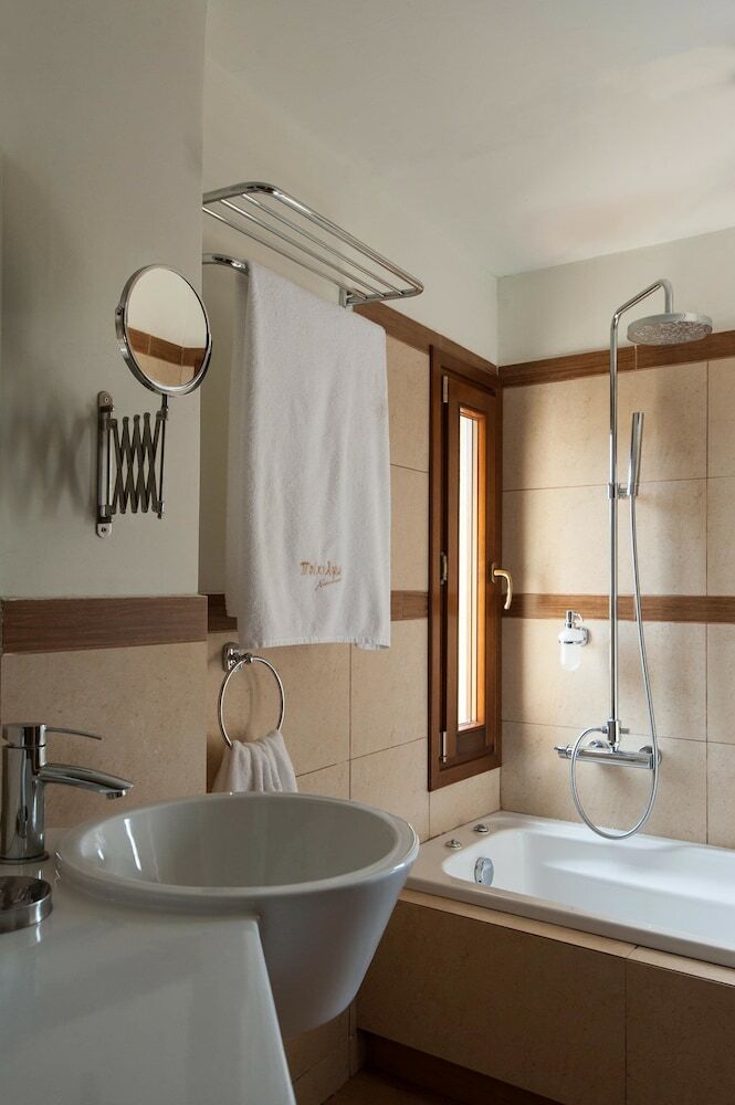 Alonissos Poikilma Villas