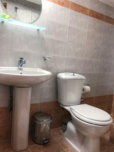 Hostal Varosi Guesthouse