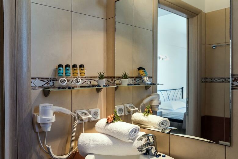 Anesis Hotel