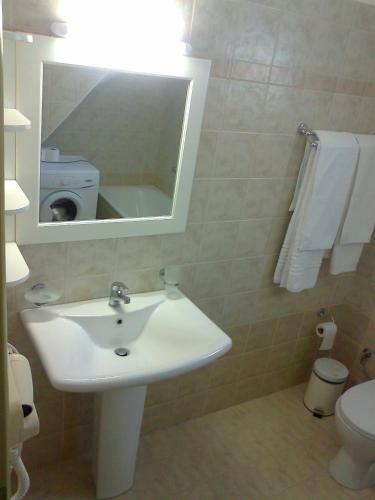 Rodousakis Homes