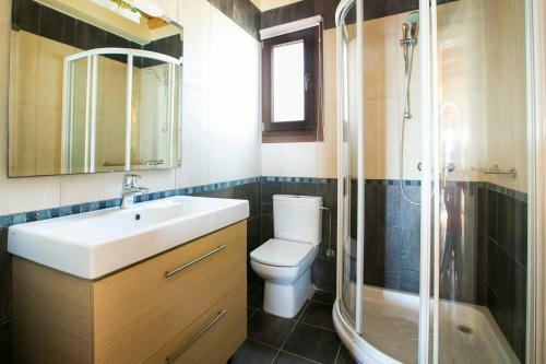 Katsarata Villa Sleeps 4 Pool Wifi