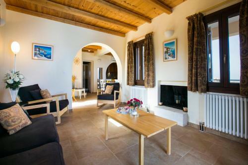 Katsarata Villa Sleeps 4 Pool Wifi