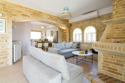 Aristidis Villa-anesis Family