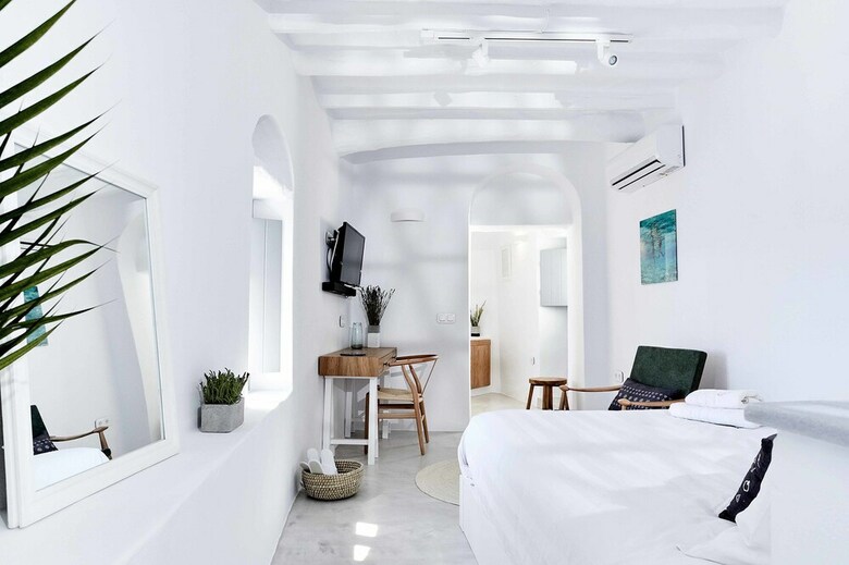 Hotel Living Theros Luxury Suites
