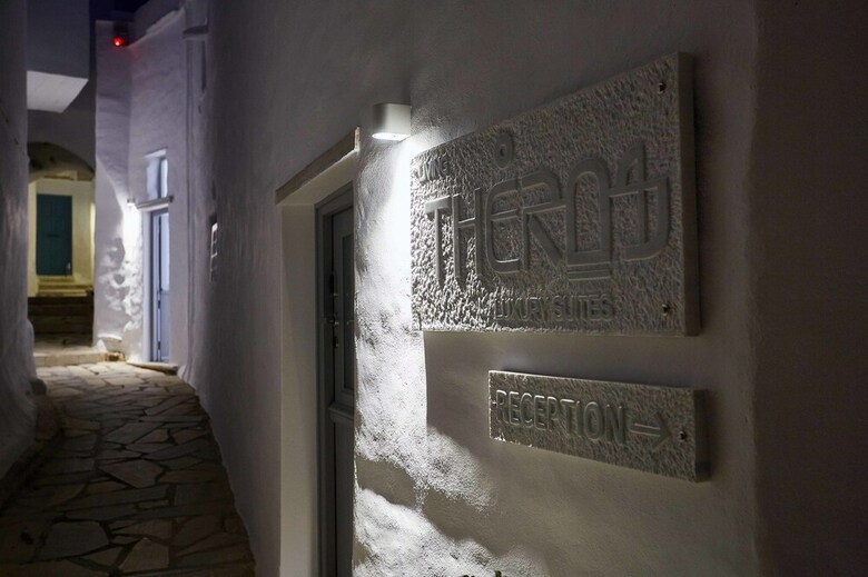 Hotel Living Theros Luxury Suites