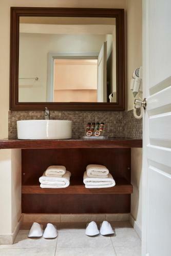 Hotel Nefeles Luxury Residences & Lounge