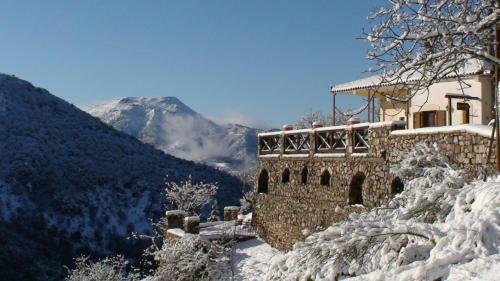 Hostal Agnantio Studios & Suites