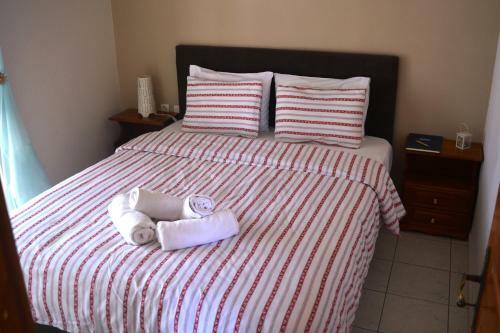 Hostal Troumpas Family Rooms & Apartments