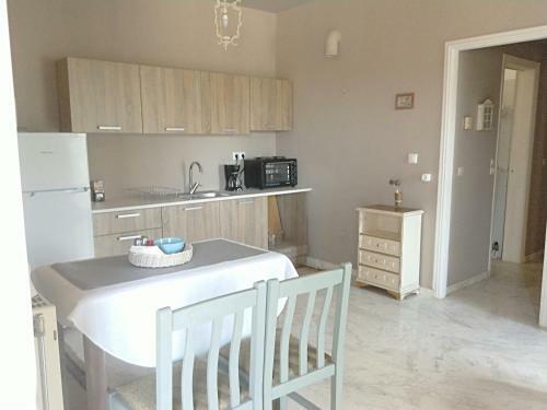 Artemis Apartments A2