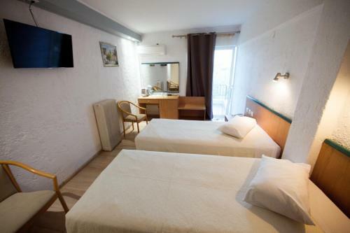Thomas Beach Hotel