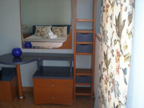Nikolas & Anezina House