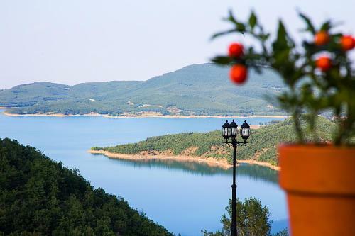 Hostal Gis Chrisopeleia Lake View